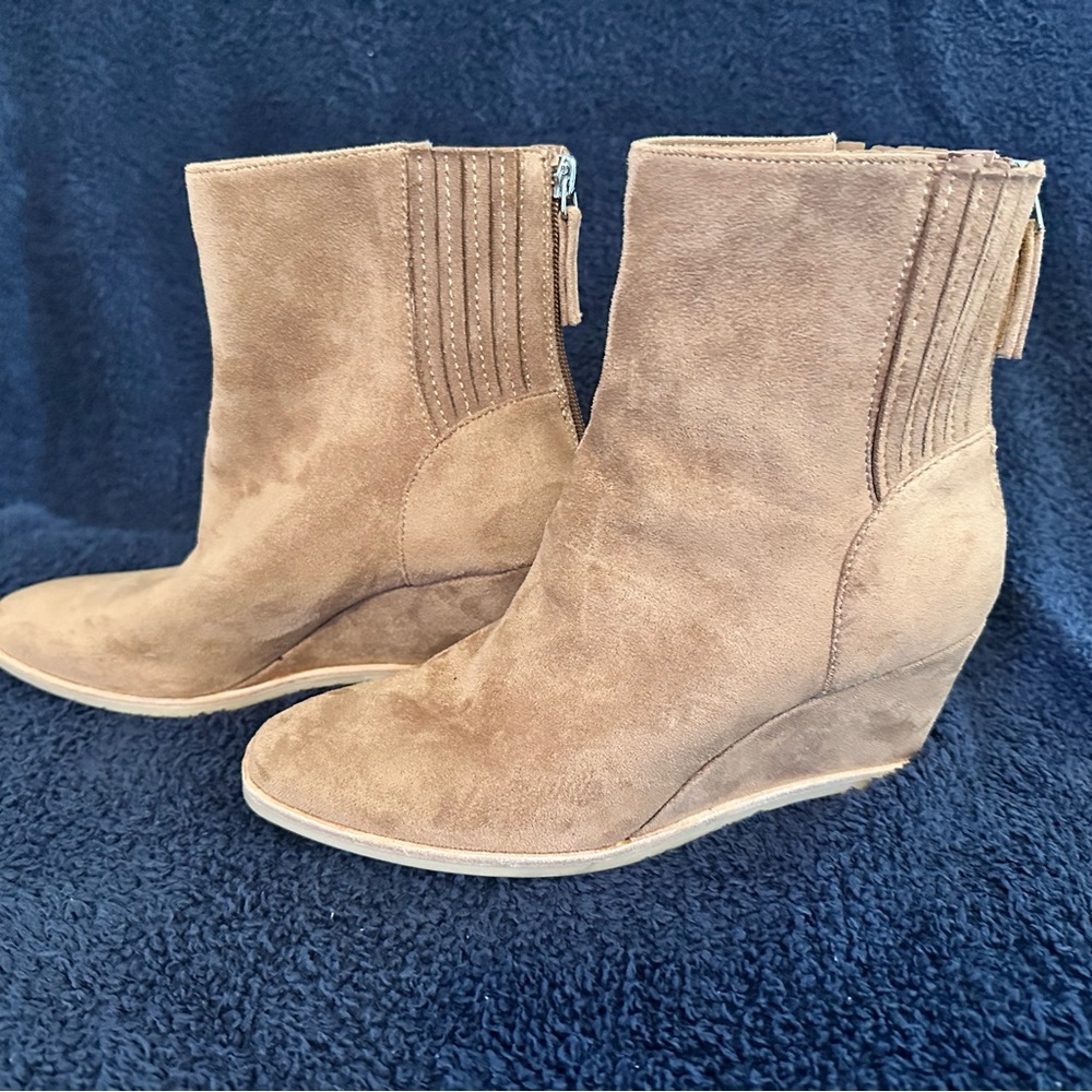 Dolce Vita Tan Suede Wedge Boots